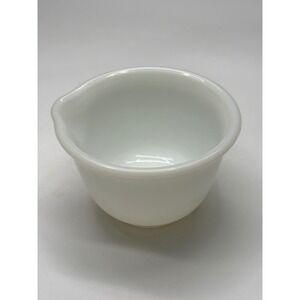 Hamilton Beach White Mixing Bowl Spout Racine Wisconsin‎ Vintage Kitchenware